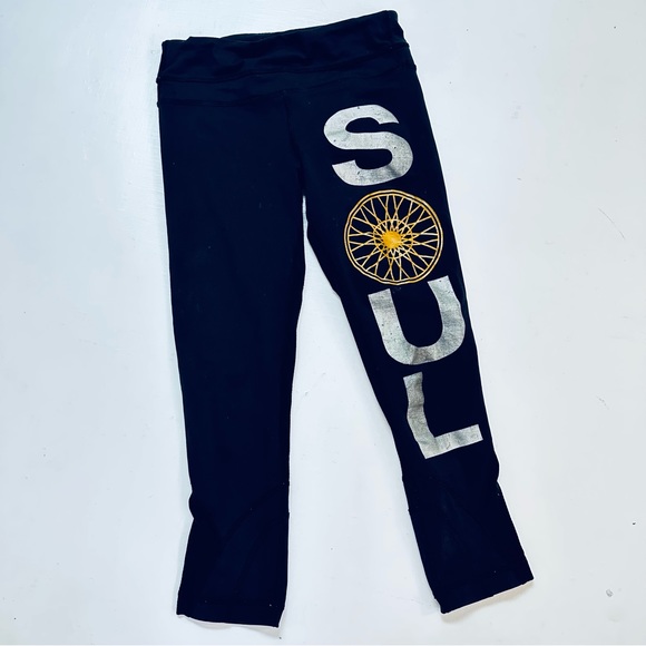 Lululemon Soulcycle capri leggings color black size 4 excellent condition - Picture 2 of 7